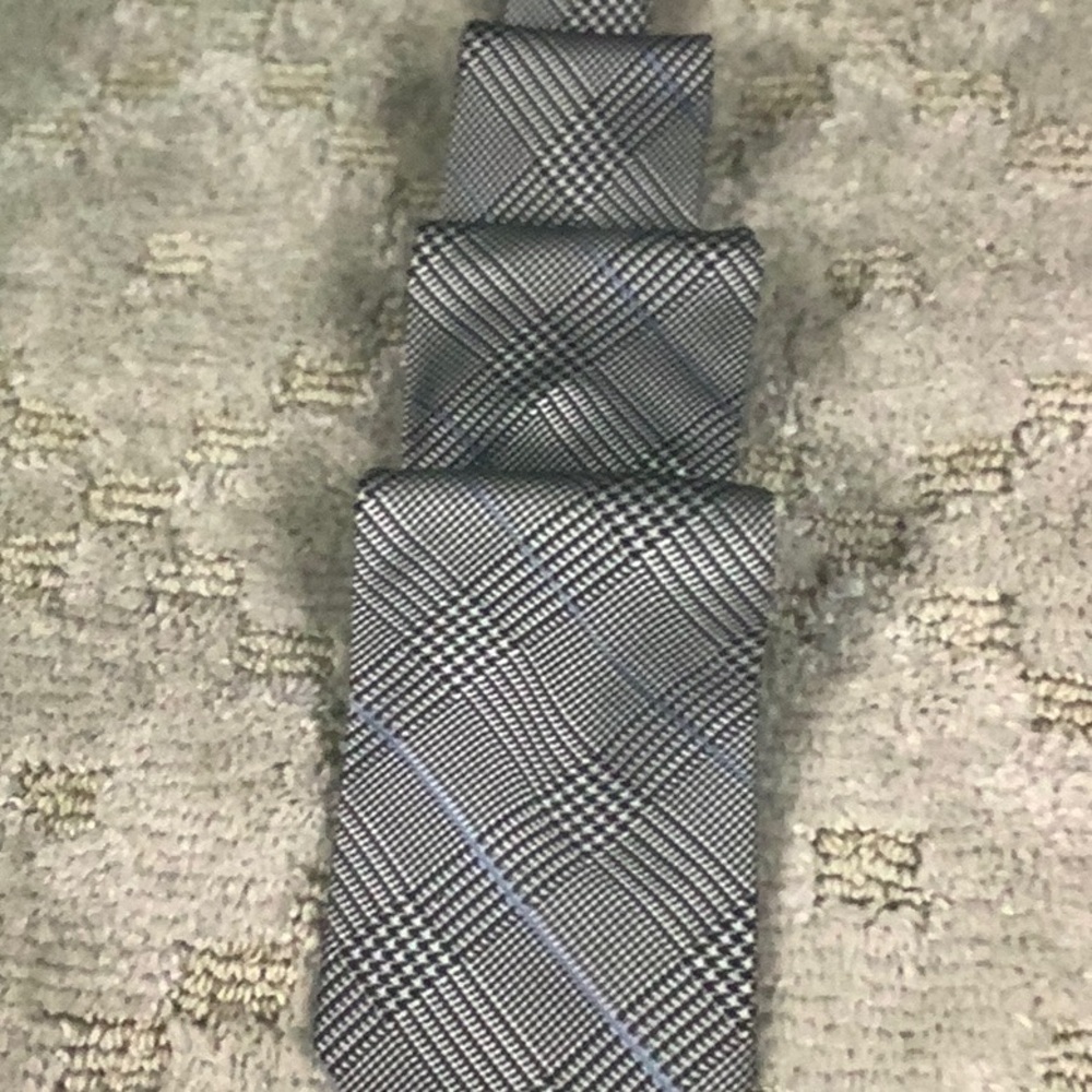 Gray Plaid Silk Tie with Classic Design
